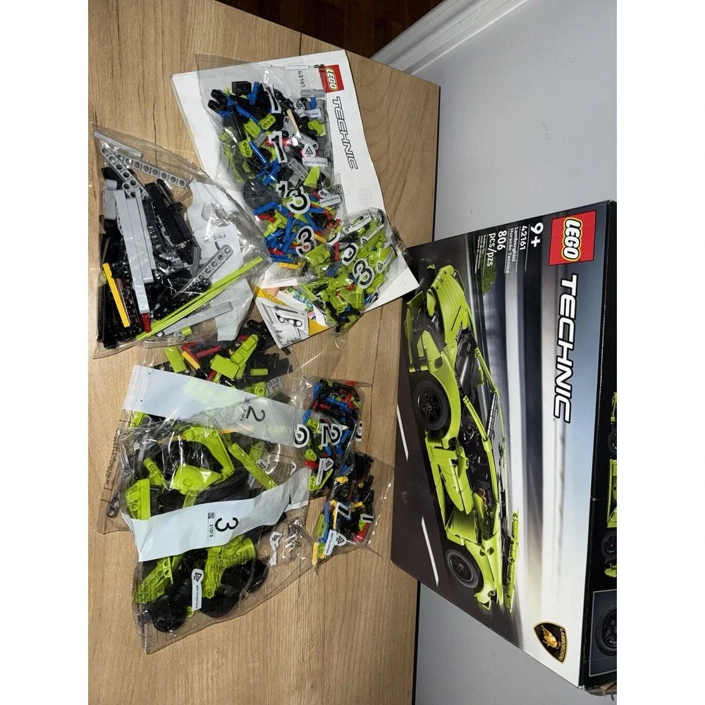 LEGO Technic Lamborghini Huracán Tecnica 42161 Complete Set, 806 Pieces, 2023